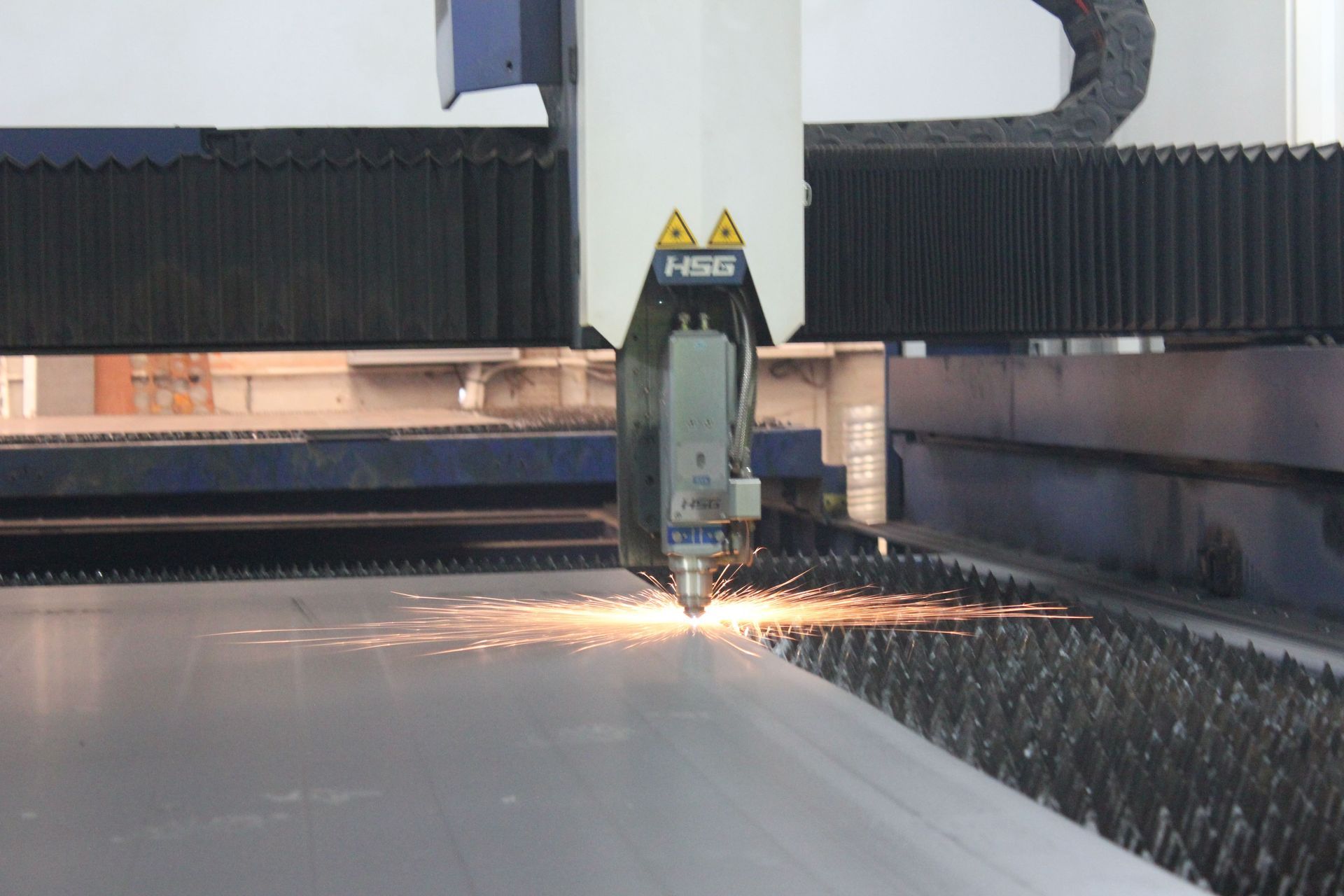 laser cutting machine side angle 
