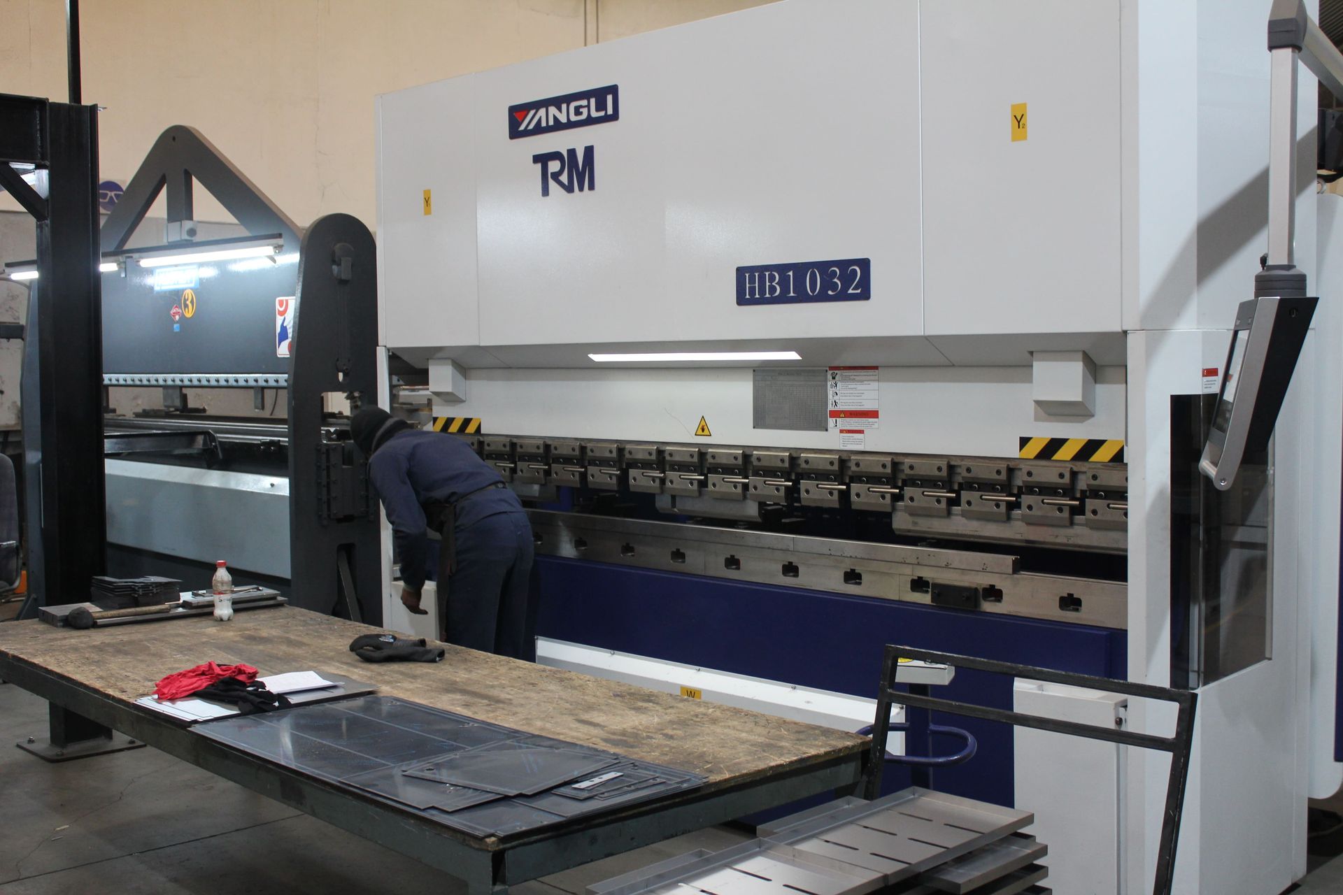 laser cutting machine from the side